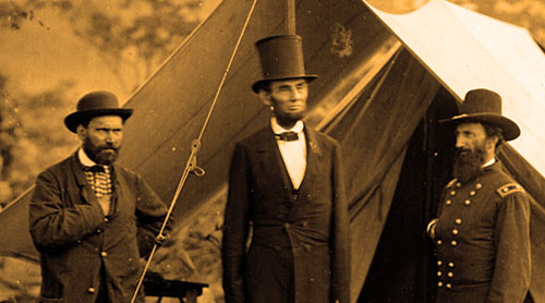 Allan Pinkerton, ezkerraldean, Lincoln presidentearen ondoan