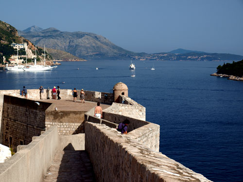 Adriatikoari begira dago Dubrovnik. Irudia: Juanma Gallego