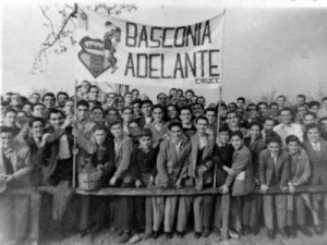 Aficionados del Basconia, animando al equipo.