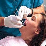 Arrestado falso dentista por besar las nalgas de una paciente