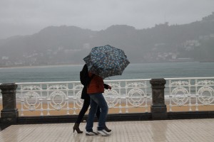 Lluvia y mal tiempo en Donostia. Foto: