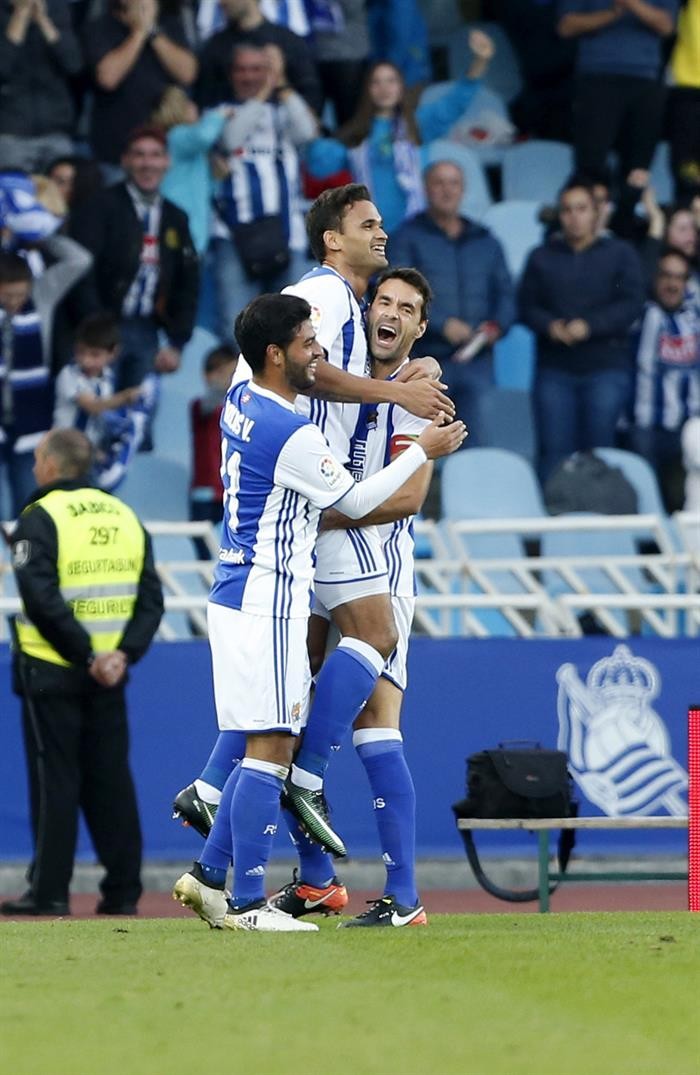 Los jugadores de la Real celebran un gol. Imagen de archivo: EFE
