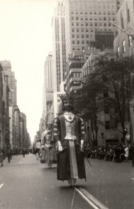 Gigantes de Pamplona desfilando en la 5ª Avenida de Nueva York en 1965 Foto: news.sanfermin.com
