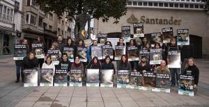 Activistas de AnimaNaturalis informaron a los transeúntes sobre la realidad del uso de pieles animales como vestimenta en Vitoria. Foto: AnimaNaturalis
