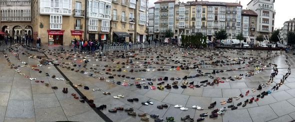 6.000 zapatos en la Virgen Blanca. Foto: El Mirador de Radio Vitoria