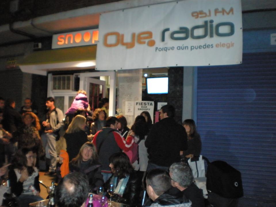 Oye Radio reunió a un montón de amigas y amigos en la Kedada que celebró, el sábado, en el bar Snoopy.