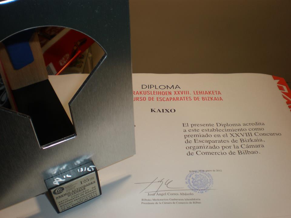 Kaixo ha logrado, nuevamente, premio en el certamen de escaparates de Bizkaia. Zorionak!! ;-)