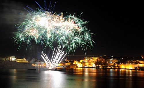 Malta - Valletta Fireworks Festival 2009 09 by Rene Rossignaud
