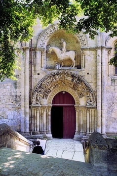 Pórtico esculpido de la iglesia Saint-Hilaire de Melle. CRT Poitou-Charentes