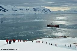 Antarctic dream. Barco y paisaje