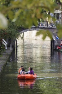Fluisterboot varen Oudegracht.(c) Jurjen Drenth_Toerisme Utrecht