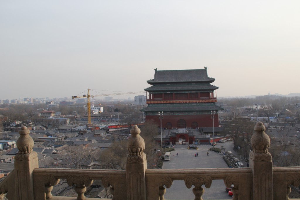 Tejados alrededor de la torre del tambor de Pekín