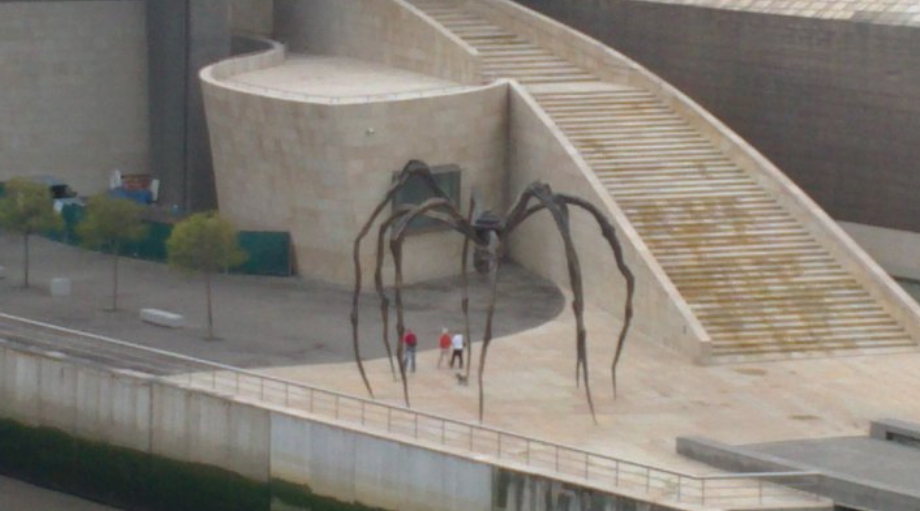 Estampa de la famosa araña que "custodia" el Guggenheim.
