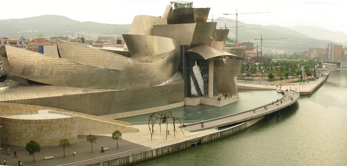 Carlos Lacalle compartió esta bella panorámica del Museo Guggenheim, de Bilbao.