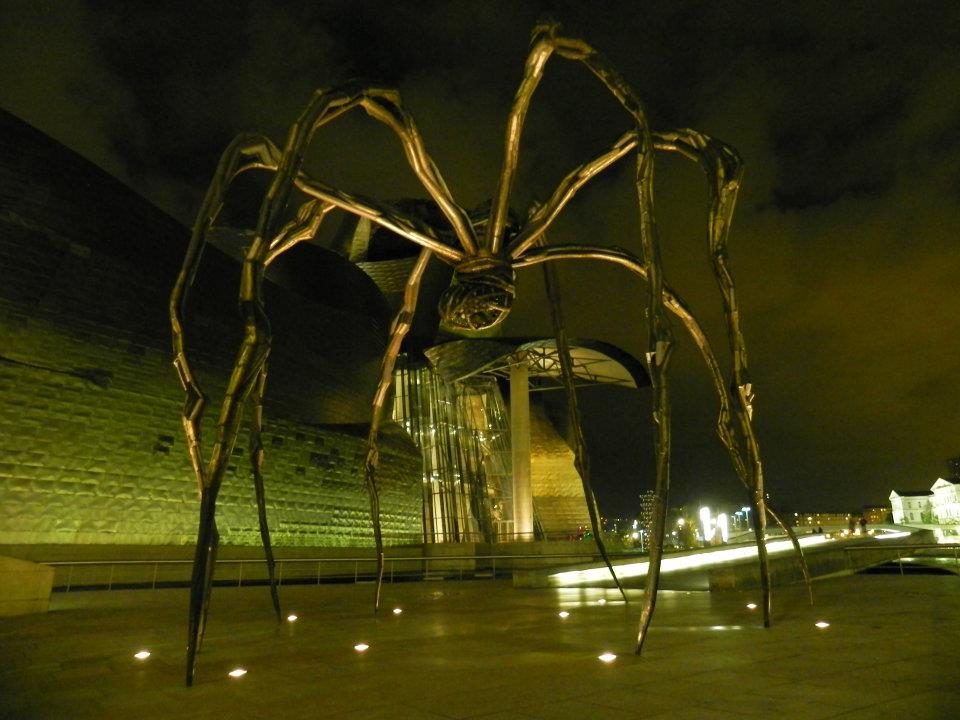 Hristo Tsenov firma esta preciosa instantánea de la popular araña del Guggenheim.