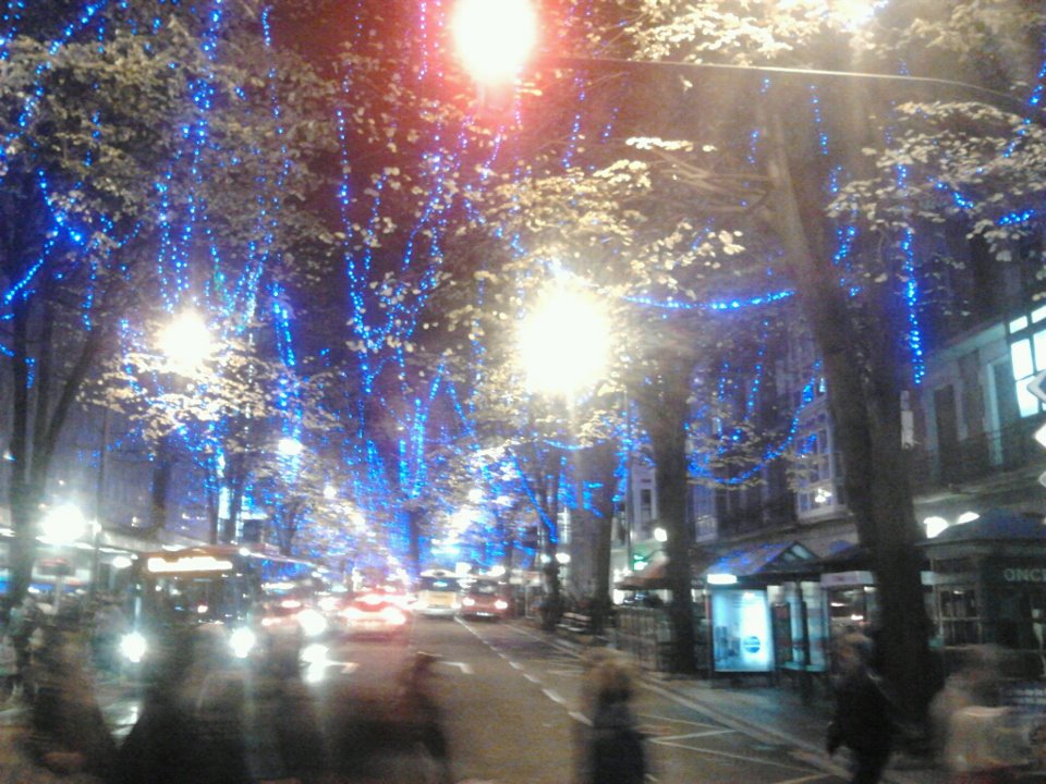 Lontzo compartió esta imagen, que muestra el aspecto de la Gran Vía decorada con las luces de Navidad.