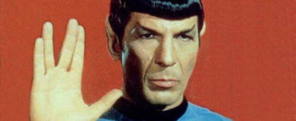 Leonard Nimoy como el Dr. Spock