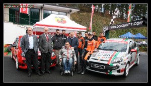 El equipo Euskaltel Euskadi junto a Albert Llovera , Foto : Euskadi Trabes.com