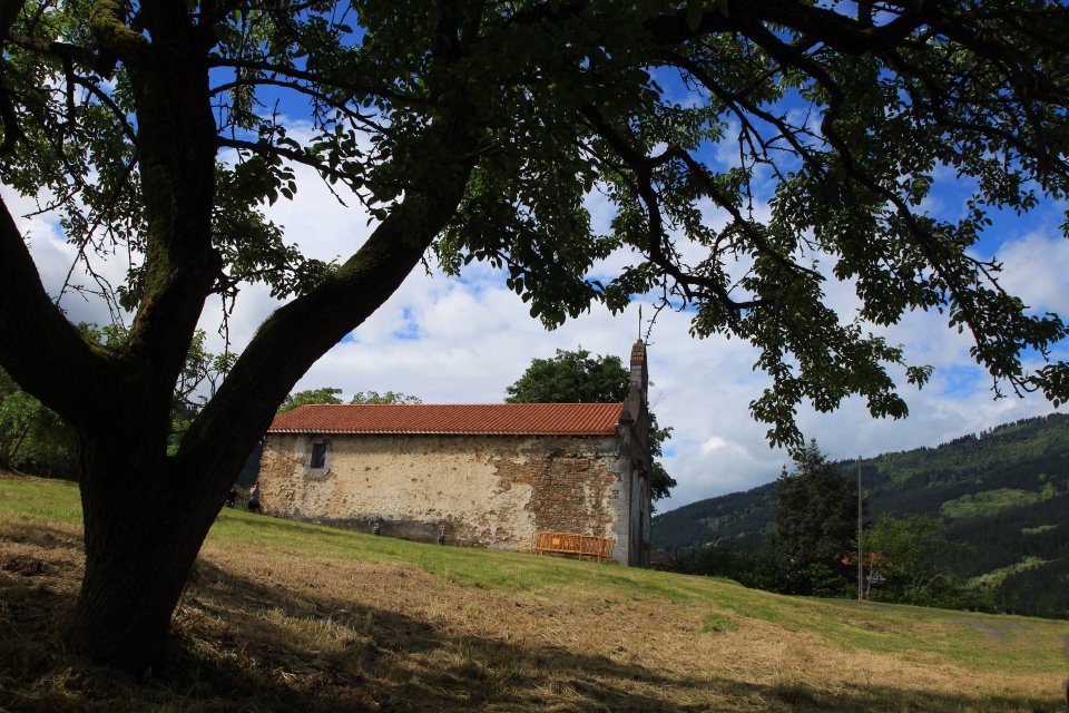 La ermita de Gardea, tal y como muestra esta fotografía que firma Inocencio, ya ha sido reparada. 