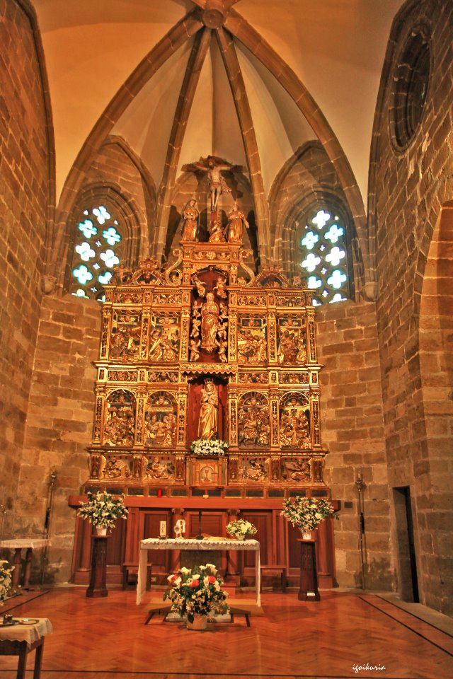 El retablo de la ermita es así de espectacular.