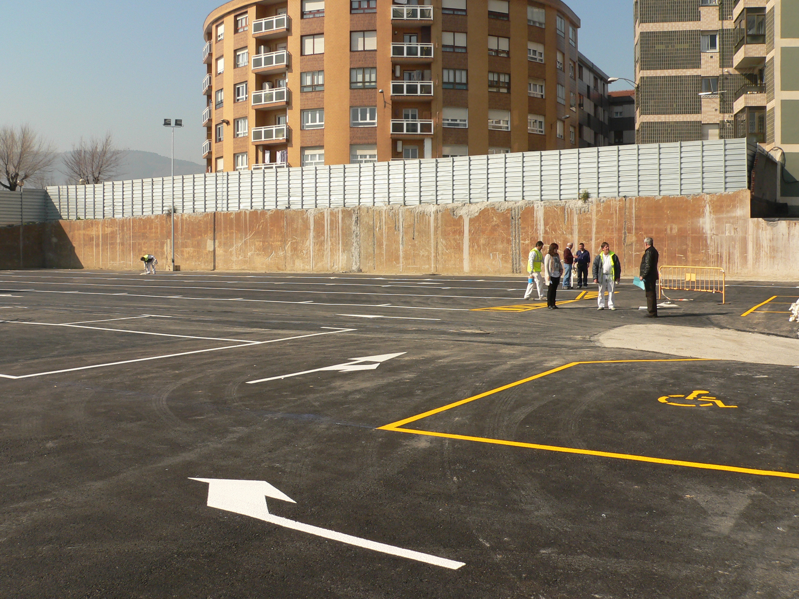 Imagen del parking temporal de Kueto, que ha sido abierto hoy, 15 de marzo.