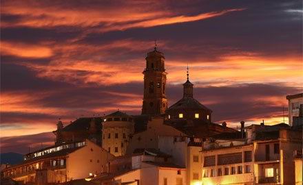 Vista de la catedral de Tudela de noche. 