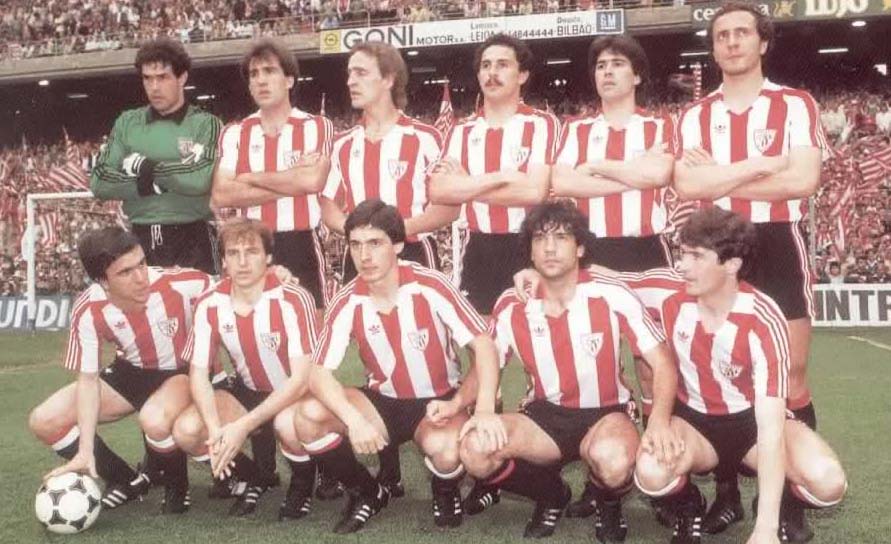 Esta foto se puede ver en el blog que ha compartido Pedro Amat. Se trata de la formación inicial que presentó el Athletic, el 29 de abril de 1984, para el partido que le enfrentó a la Real Sociedad en San Mamés. El 2-1 final nos dio el octavo título de Liga. De pie, de izquierda a derecha: Zubizarreta, Goikoetxea, De Andrés, De la Fuente, Urkiaga y Liceranzu; agachados: Dani, Sola, Noriega, Urtubi y Argote.