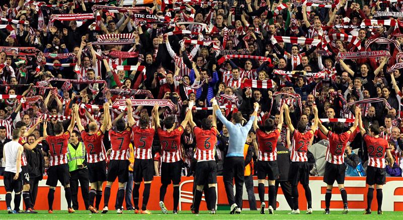 Los socios del Athletic han sido una piña con los leones, un año más, en la temporada recién finalizada. Foto: EFE.